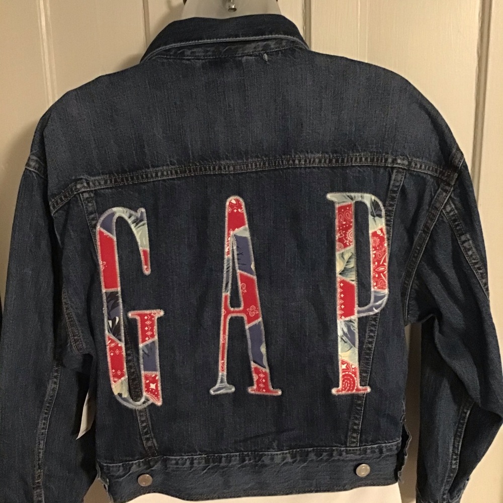 NWT GAP JEAN JACKET w/ patchwork logo on back SZ S